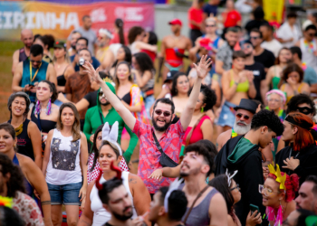 “Vamos FullGil” resgata o tropicalismo no carnaval de Brasília