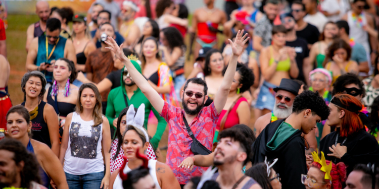 “Vamos FullGil” resgata o tropicalismo no carnaval de Brasília