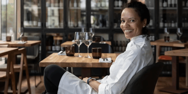 Do Vidigal ao Louvre: conheça a chef brasileira que assumirá restaurante no museu em Paris