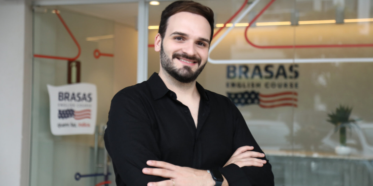 Noroeste: João Victor Camarano inaugura 5ª unidade da BRASAS English Course