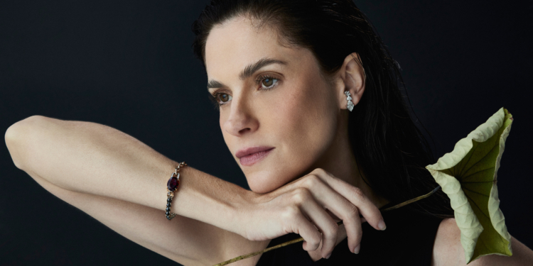 Ara Vartanian: o rústico e o luxuoso se unem em campanha de marca brasileira de joias