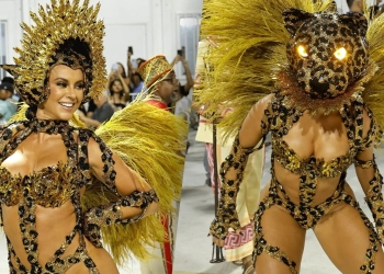 Paolla Oliveira encarna enredo e “vira onça” em desfile da Grande Rio