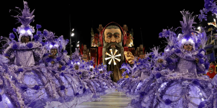 Primeira noite na Sapucaí trouxe enredos inspirados em livros