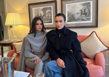 Bruna Marquezine se emociona em entrevista com Silvia Braz durante a Paris Fashion Week