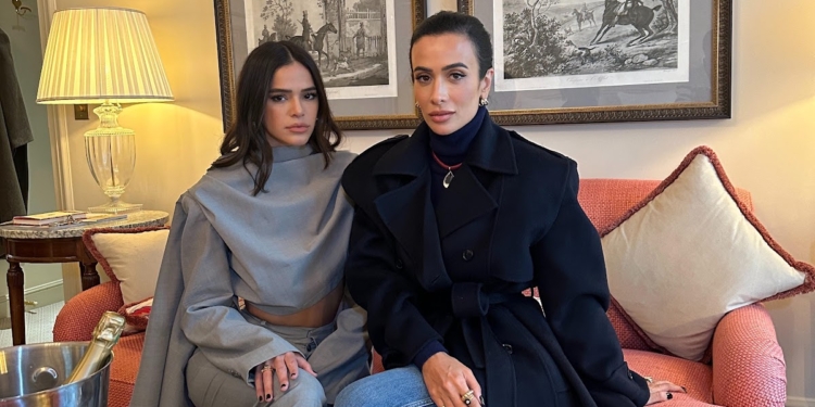 Bruna Marquezine se emociona em entrevista com Silvia Braz durante a Paris Fashion Week