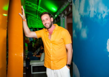 Varanda do Aragon foi palco da celebração de aniversário do jornalista Caio Barbieri