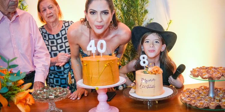 Valéria Lessa comemora aniversário com pamonhada