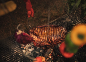 Mané Mercado inaugura novo espaço do Superquadra com costelada fogo de chão