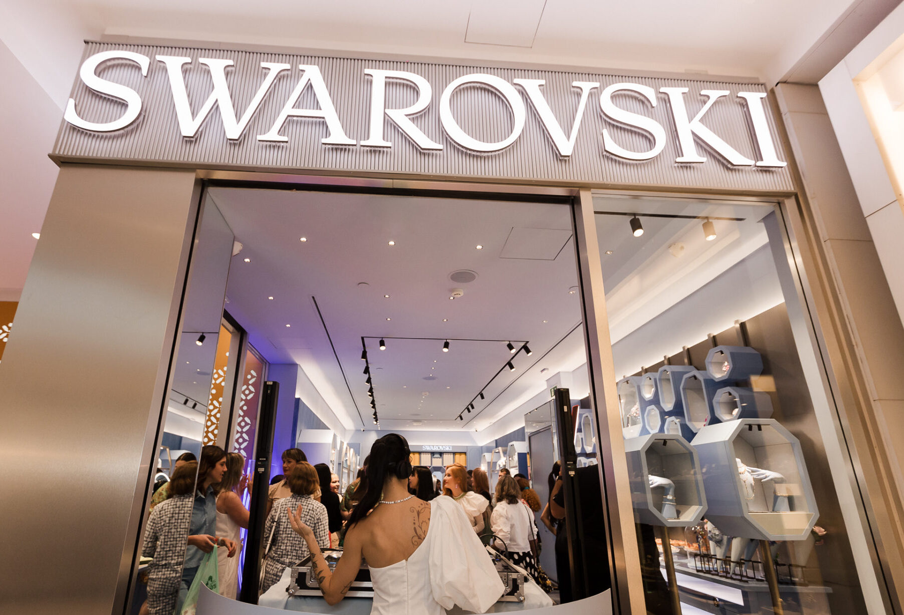 Swarovski lança reposicionamento global em pop-up no Rio de