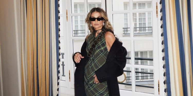 Thássia Naves celebra 15 anos de carreira