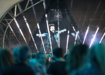 Brasília 64 anos: ao lado de artistas indígenas Alok encanta público na Esplanada