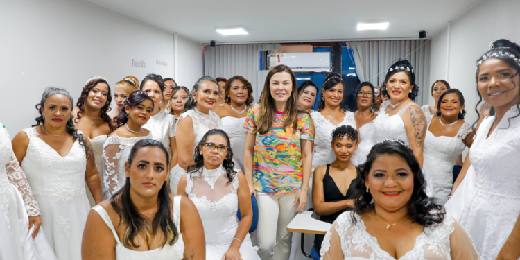 Pontão do Lago Sul é cenário para casamento comunitário organizado pelo GDF