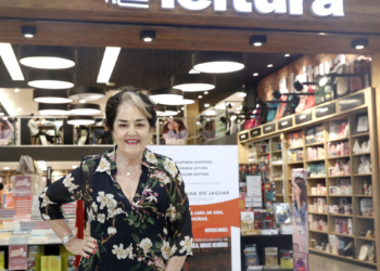 Mercedes Urquiza promove tarde de autógrafos no Taguatinga Shopping