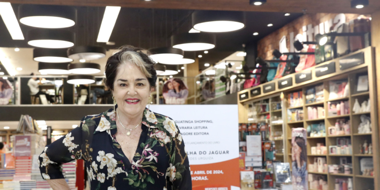 Mercedes Urquiza promove tarde de autógrafos no Taguatinga Shopping