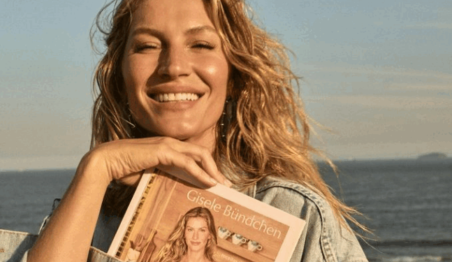 Gisele Bündchen lança livro no Copacabana Palace com a presença de celebridades
