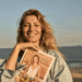 Gisele Bündchen lança livro no Copacabana Palace com a presença de celebridades