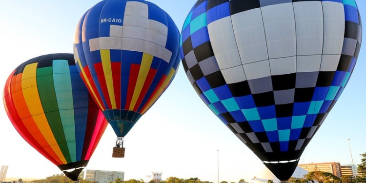 Copa do Brasil de Balonismo enfeita o céu de Brasília no aniversário da capital