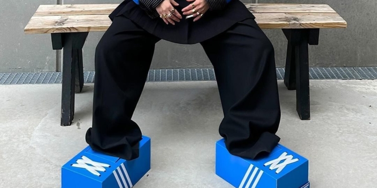 Adidas anuncia tênis em forma de caixa de sapato