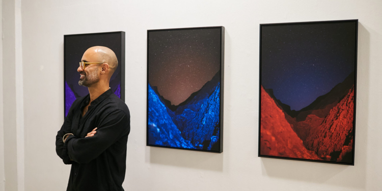 Exposição “Desértico”, de Bruno Stuckert, ocupa espaço na galeria Alfinete Birô