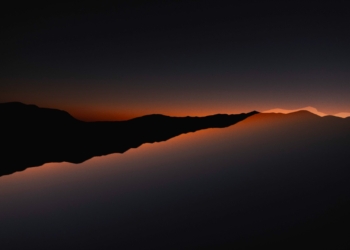 “DESÉRTICO” de Bruno Stuckert ganha as paredes da Alfinete Birô