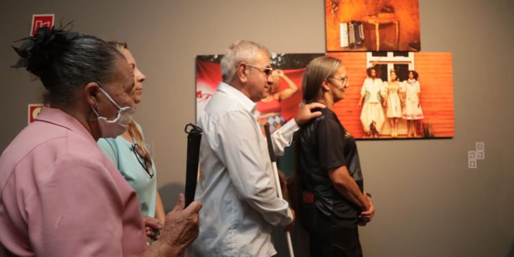 Projeto capacita pessoas com deficiência para atuar no setor de cultura do DF