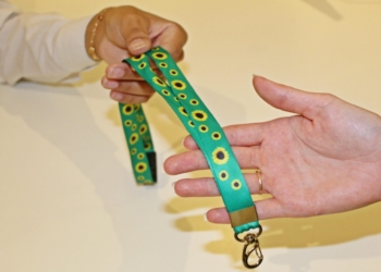 ParkShopping distribui cordão de girassóis aos clientes com doenças ocultas