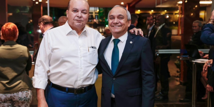 Sindjus reúne autoridades em Brasília para posse da diretoria