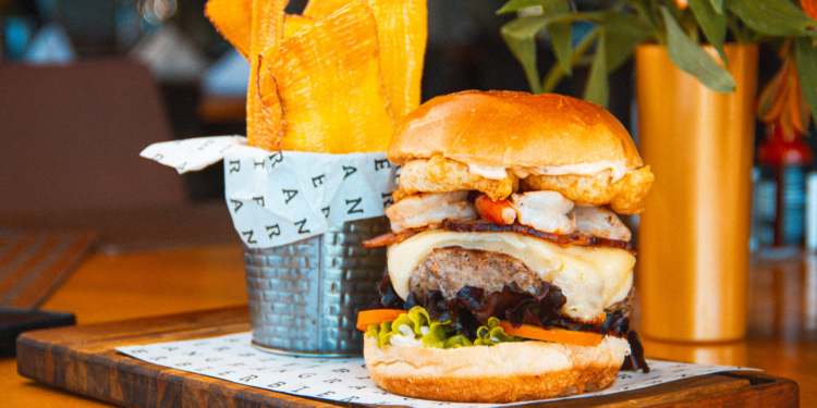 Pontão celebra Dia Mundial do Hambúrguer