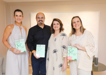 Primeira Dama de Minas Gerais lança livro na Mostra Artefacto Brasília 2024