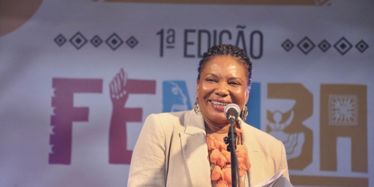 Ministra da Cultura marca presença na abertura do Festival Nacional de Artesanato na Bahia