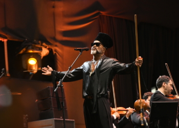 Orquestra Ouro Preto e Carlinhos Brown apresentam concerto na Praia de Copacabana