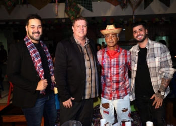 Romário celebra XVI Arraiá do Baixola em sua residência na Barra da Tijuca