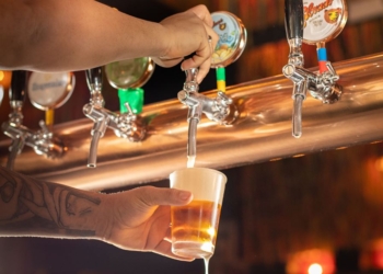 Boteco Boa Praça transmite jogo do Brasil com dose dupla