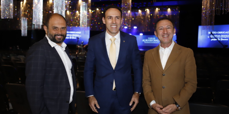 Mais de 500 pessoas prestigiam aniversário de Jackson Di Domenico