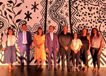 Príncipe Jaime de Bourbon de Parme visita o Memorial dos Povos Indígenas