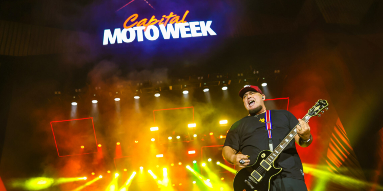 Show de Raimundos abre primeira noite do Capital Moto Week 2024