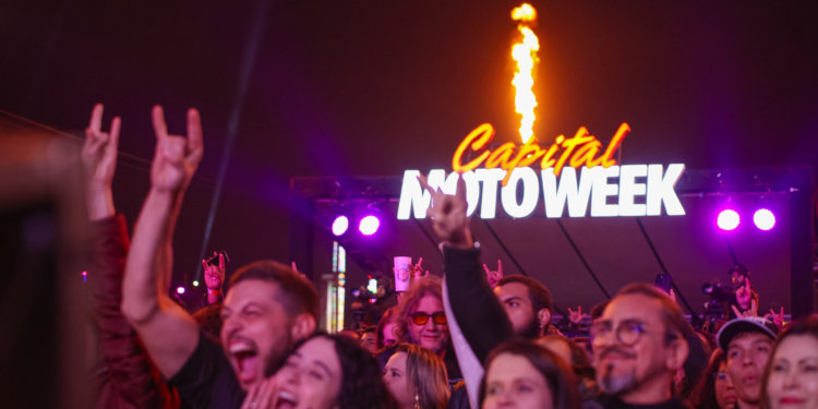 Show de Raimundos abre primeira noite do Capital Moto Week 2024