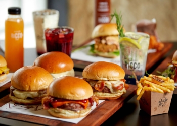 Ricco Burger comemora sete anos de funcionamento com ação social