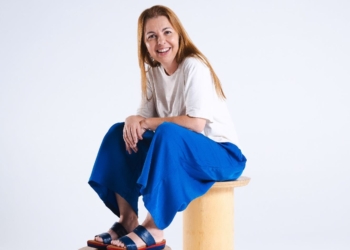 Raquel Bogéa leva técnica de tingimento natural para peças da nova coleção de Virginia Barros