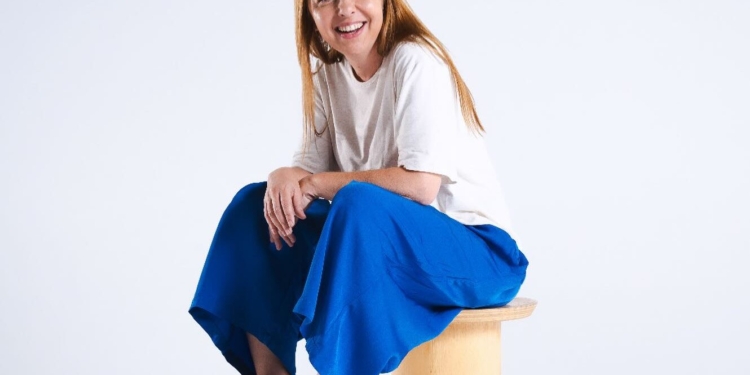 Raquel Bogéa leva técnica de tingimento natural para peças da nova coleção de Virginia Barros