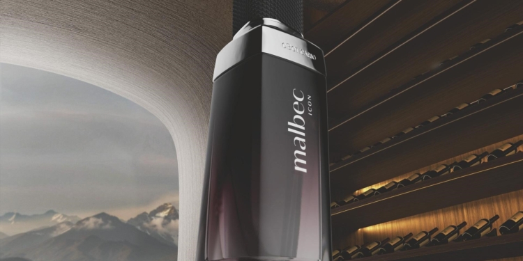 Malbec Icon: Boticário apresenta amadeirado icônico em uma fragrância mais moderna