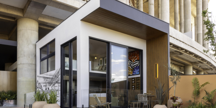 Steel Lean estreia em Brasília na CASACOR e apoia artes plásticas com exposição de Toys