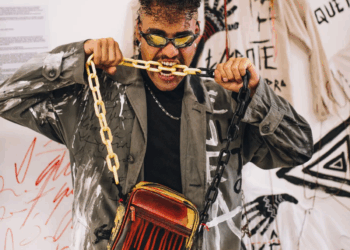 Arte e moda se unem na exposição “Flowers in Concrete” da Tela Ambulante