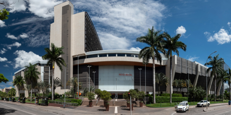 Dia dos Pais: Pátio Brasil Shopping lança promoção com sorteio de motos BMW e Presente Natura