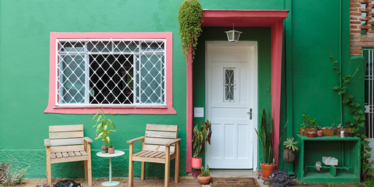 Confira seis inspirações de combinação de cores com verde para transformar sua casa