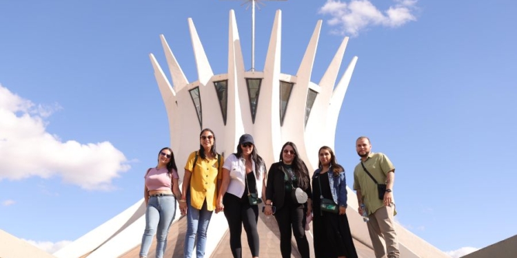 Brasília e Chapada dos Veadeiros encantam operadores de turismo de Colômbia e Chile durante famtour