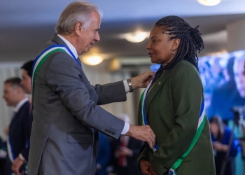 Margareth Menezes recebe Ordem do Mérito da Defesa durante celebração dos 25 anos do Ministério da Defesa