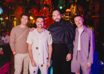 Jornalista Gustavo Roccha brinda a chegada da nova idade em evento no restaurante Universal