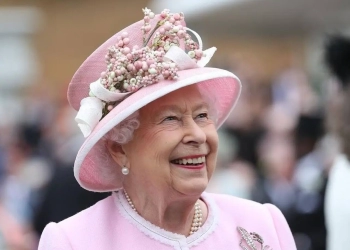 2 anos sem Elizabeth II: família real presta homenagem à rainha