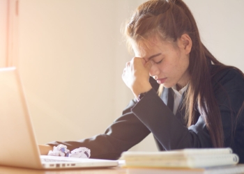 Ansiedade no local de trabalho: entenda como o problema afeta a performance do funcionário